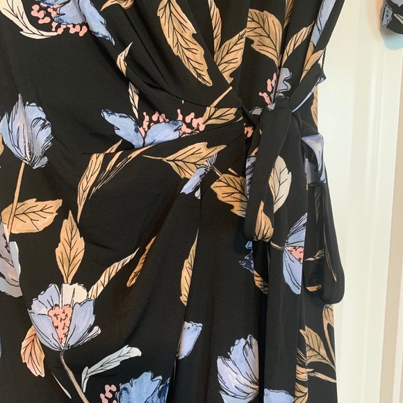 Motherhood Maternity Leaf Printed Wrap Dress NWT - Picture 6 of 11